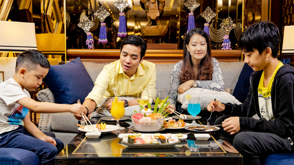 The Fine Dining Chatrium Hotel Royal Lake Yangon Buffet Family ရွှင်ပျော်ပျော် အချိန်လေးဖန်တီးရန်